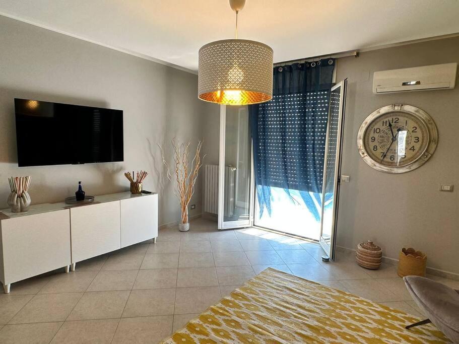 Faro Sul Mare Luxury Apartment - Zona Fiera Bari Luaran gambar