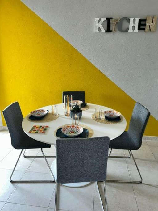 Faro Sul Mare Luxury Apartment - Zona Fiera Bari Luaran gambar