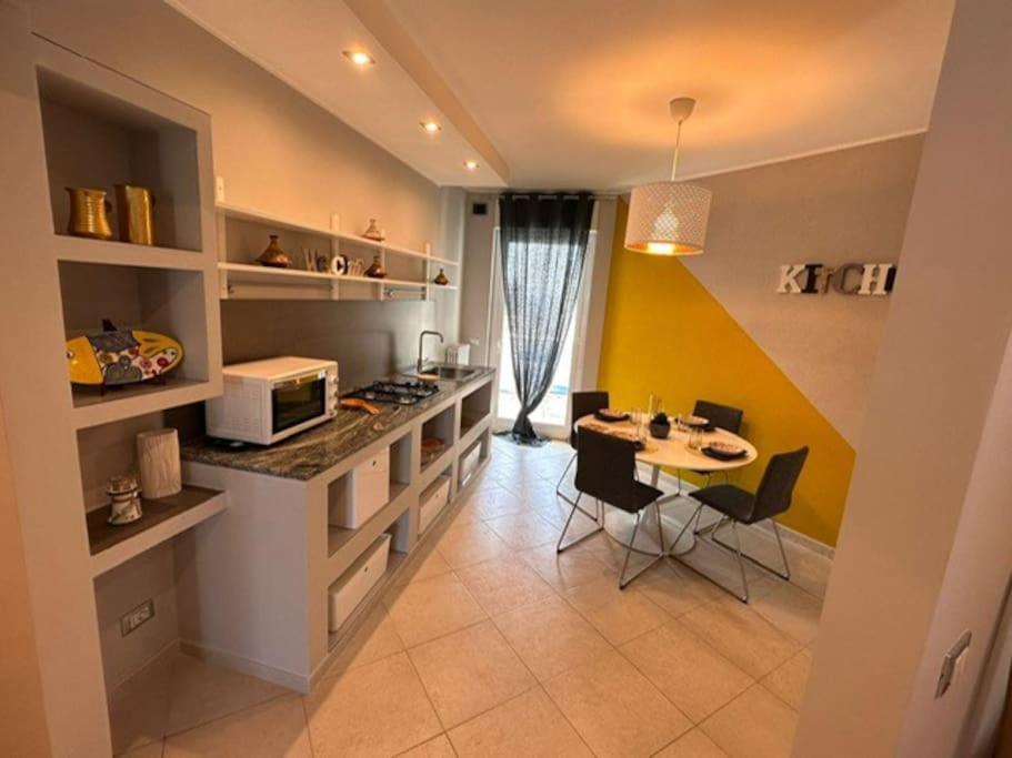Faro Sul Mare Luxury Apartment - Zona Fiera Bari Luaran gambar