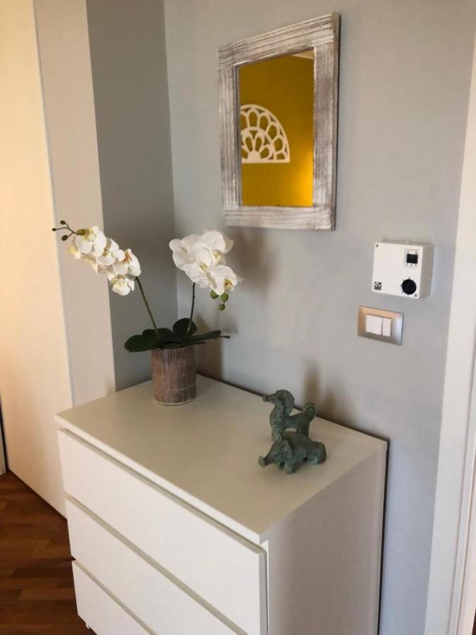 Faro Sul Mare Luxury Apartment - Zona Fiera Bari Luaran gambar