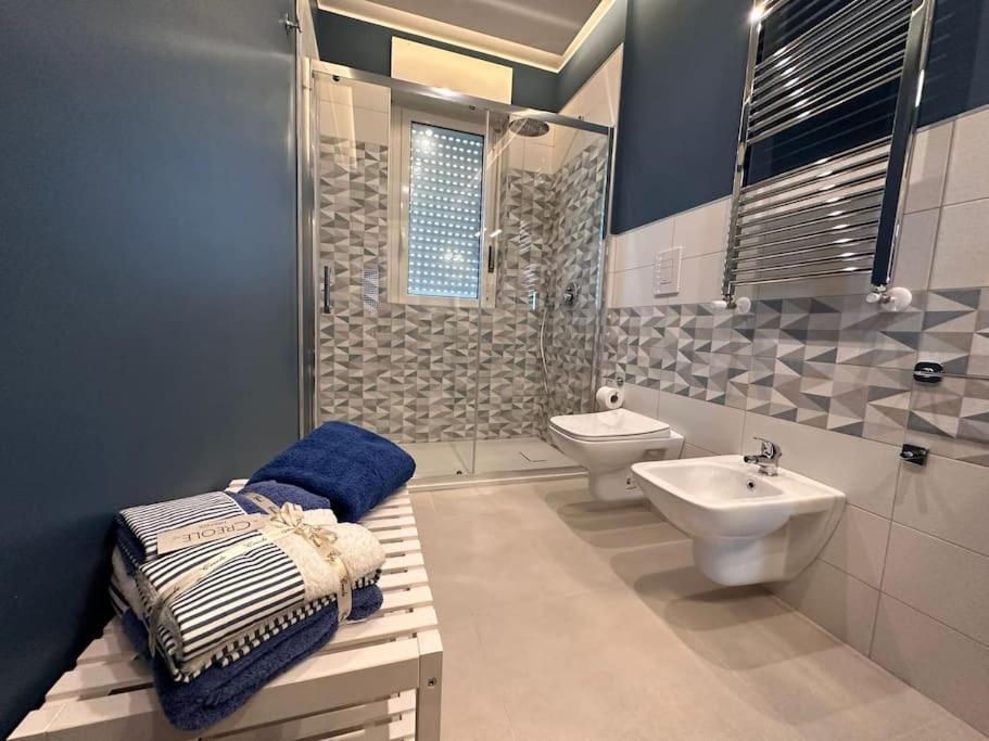 Faro Sul Mare Luxury Apartment - Zona Fiera Bari Luaran gambar