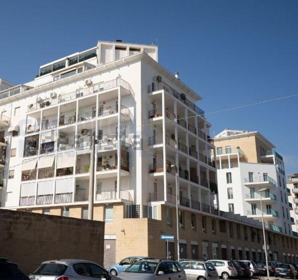 Faro Sul Mare Luxury Apartment - Zona Fiera Bari Luaran gambar
