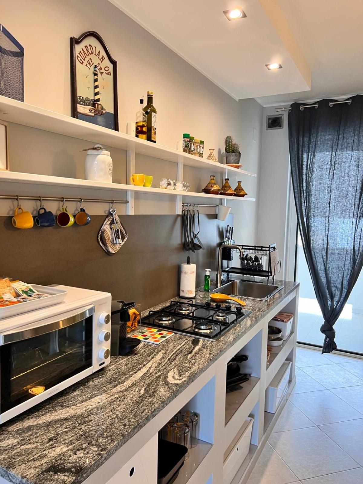 Faro Sul Mare Luxury Apartment - Zona Fiera Bari Luaran gambar