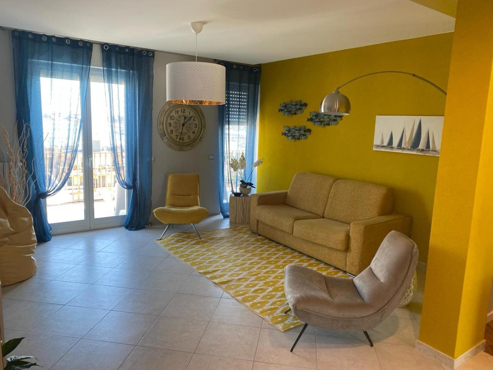 Faro Sul Mare Luxury Apartment - Zona Fiera Bari Luaran gambar